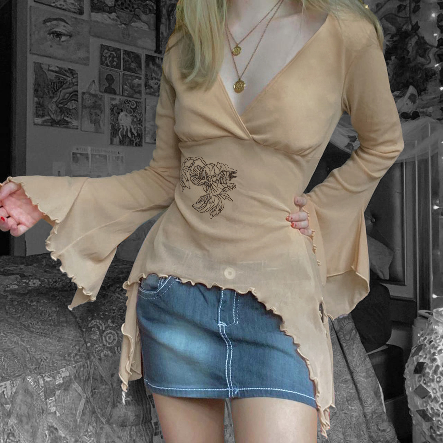 Retro floral V-neck T-shirt with female fungus edge flared sleeve casual top
