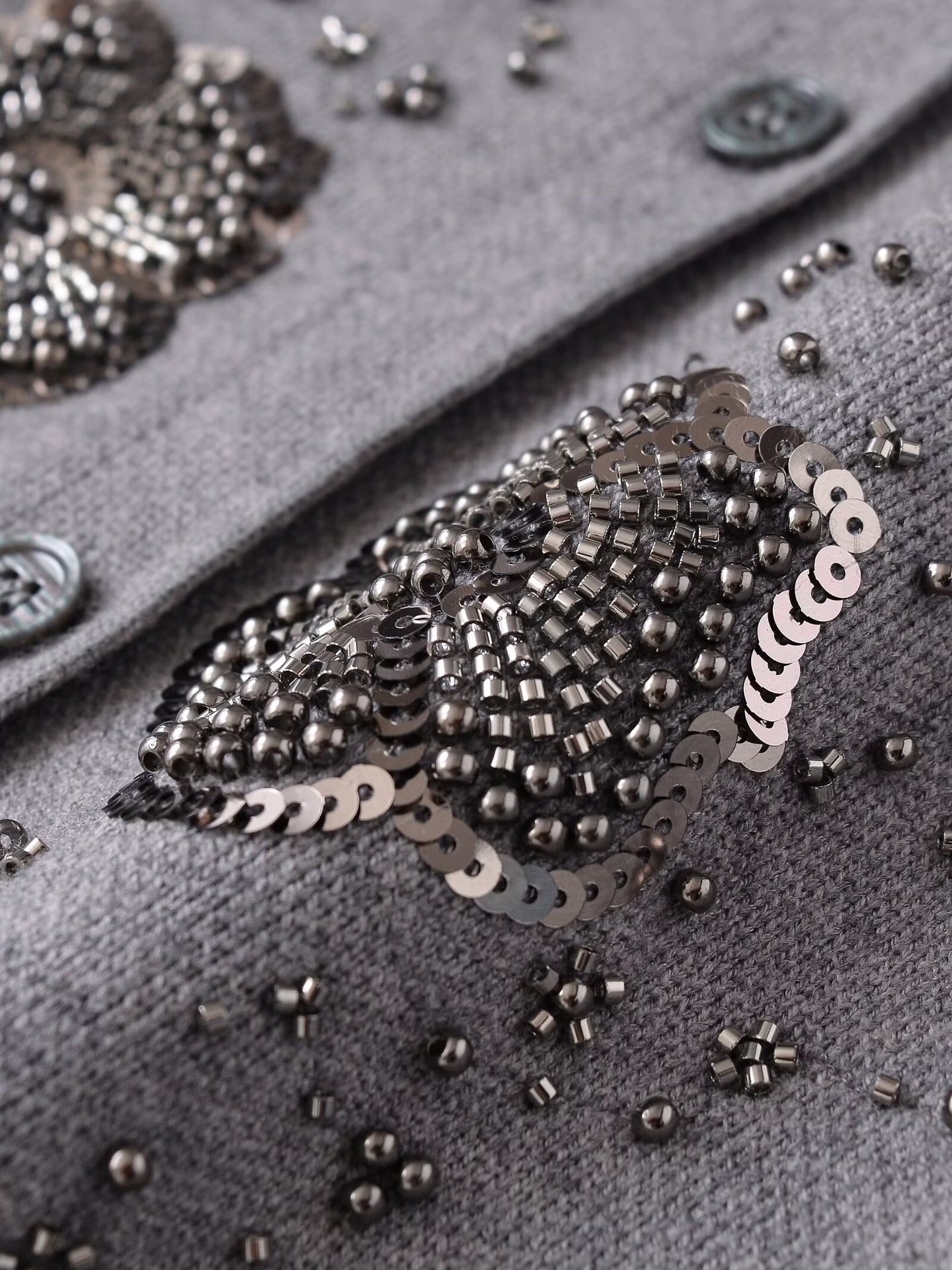 Round neck bead knitted jacket