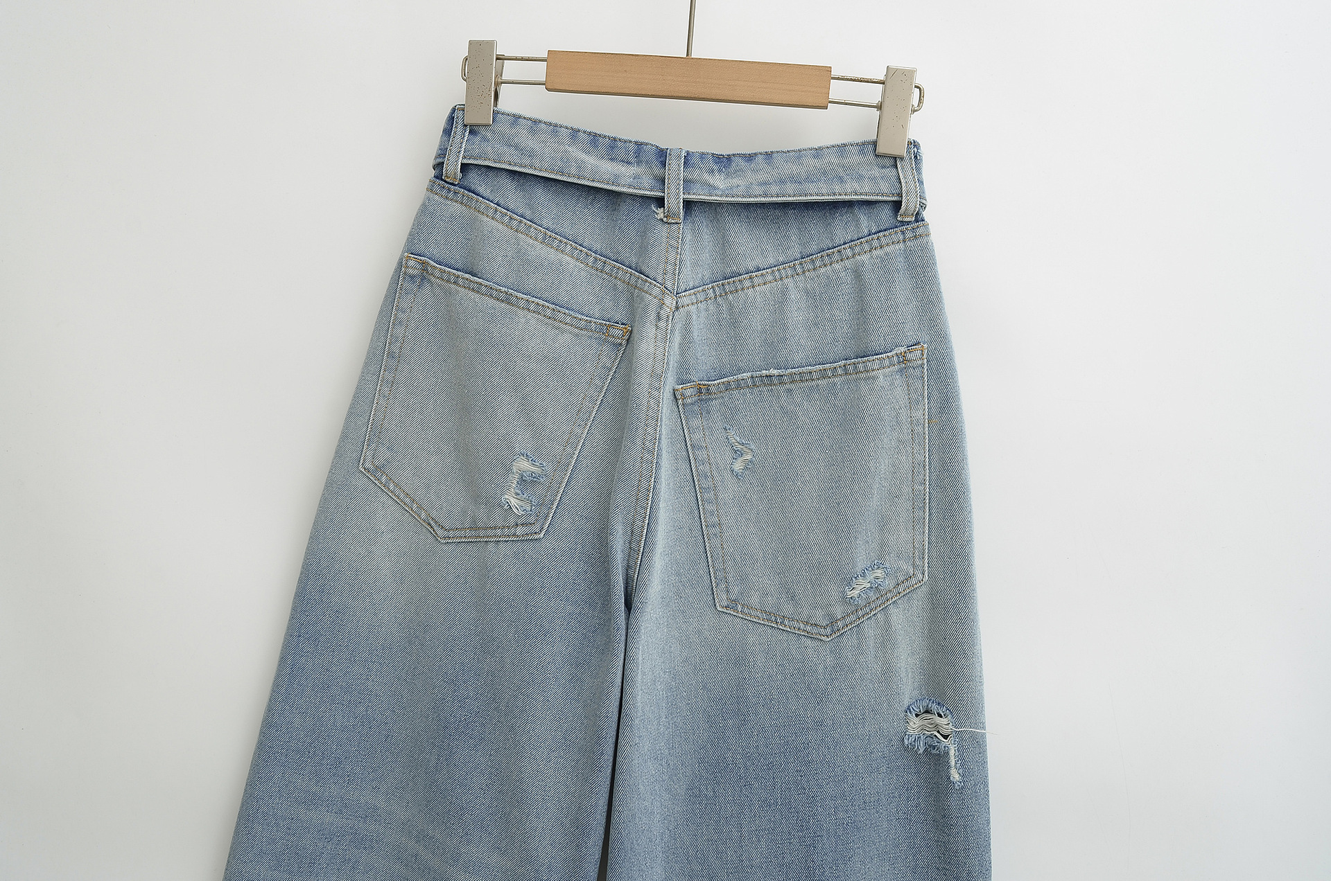 Curled high waisted back pocket wide leg mop jeans