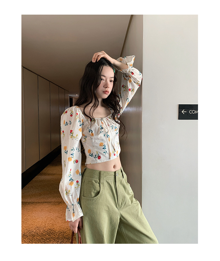 U-Neck Breezy Fragmented Blossom Body-Hugging Cropped Top