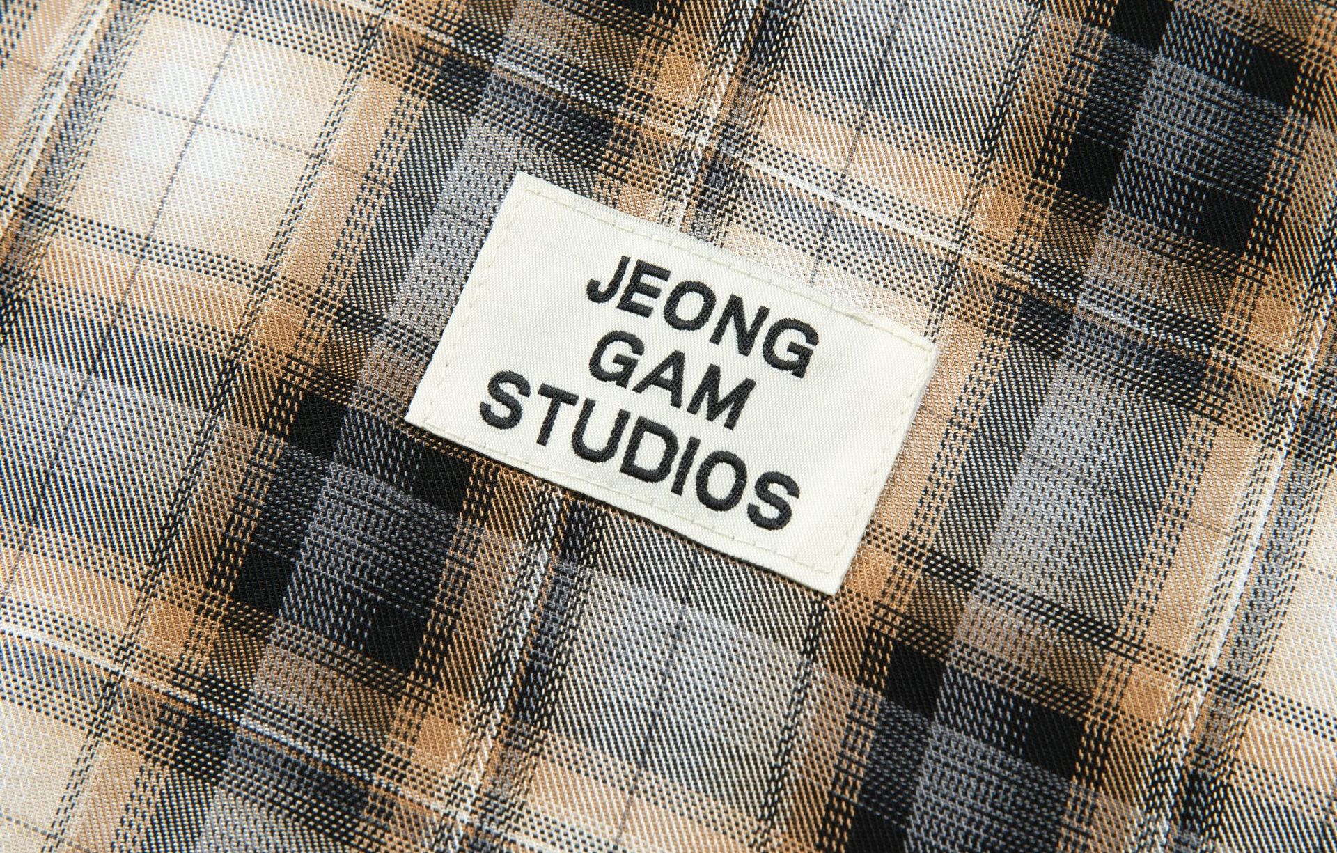 Relaxed Paneled Tartan Cargo Emblem Shirt