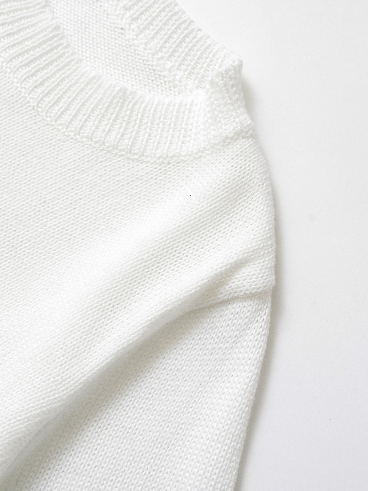 Women's Three-Quarter Sleeve Form-Fitting Shirt