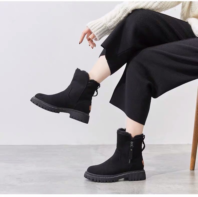 Winter women's boots with thick and warm cotton shoes and fur integrated in the middle tube and velvet