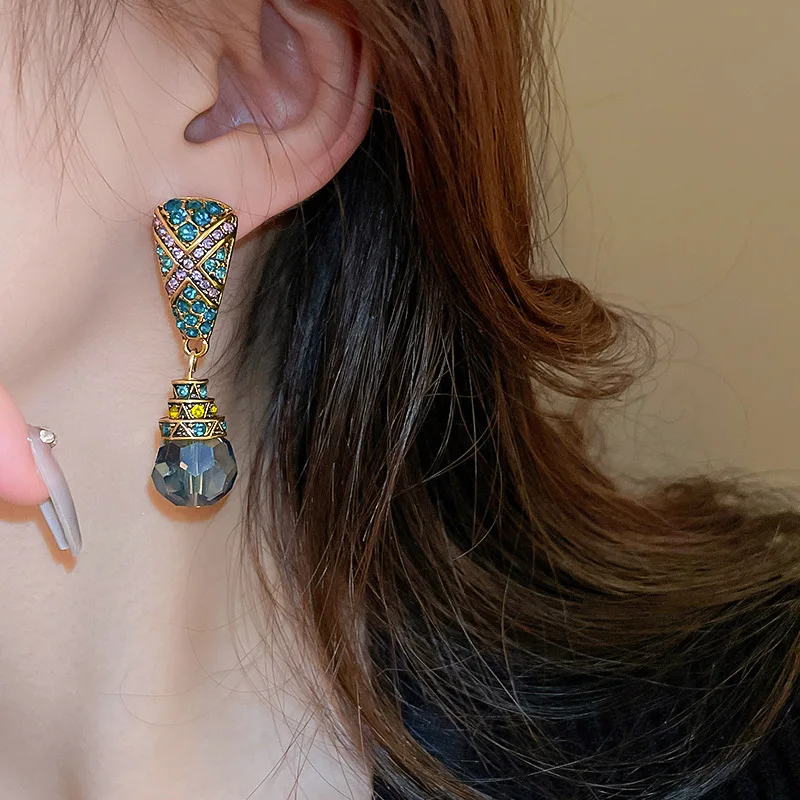 French Palace Style Rhinestone Geometric Water Drop Tassel Earrings for Women Light Luxury Temperament Fashionable Jewelry