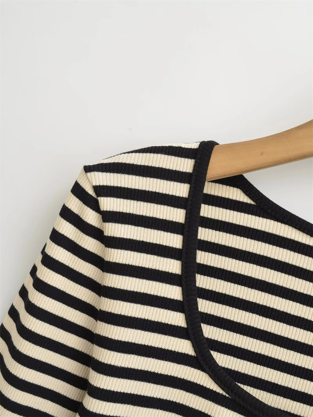 Flirty Boxy Neckline Arm-Length Striped Body