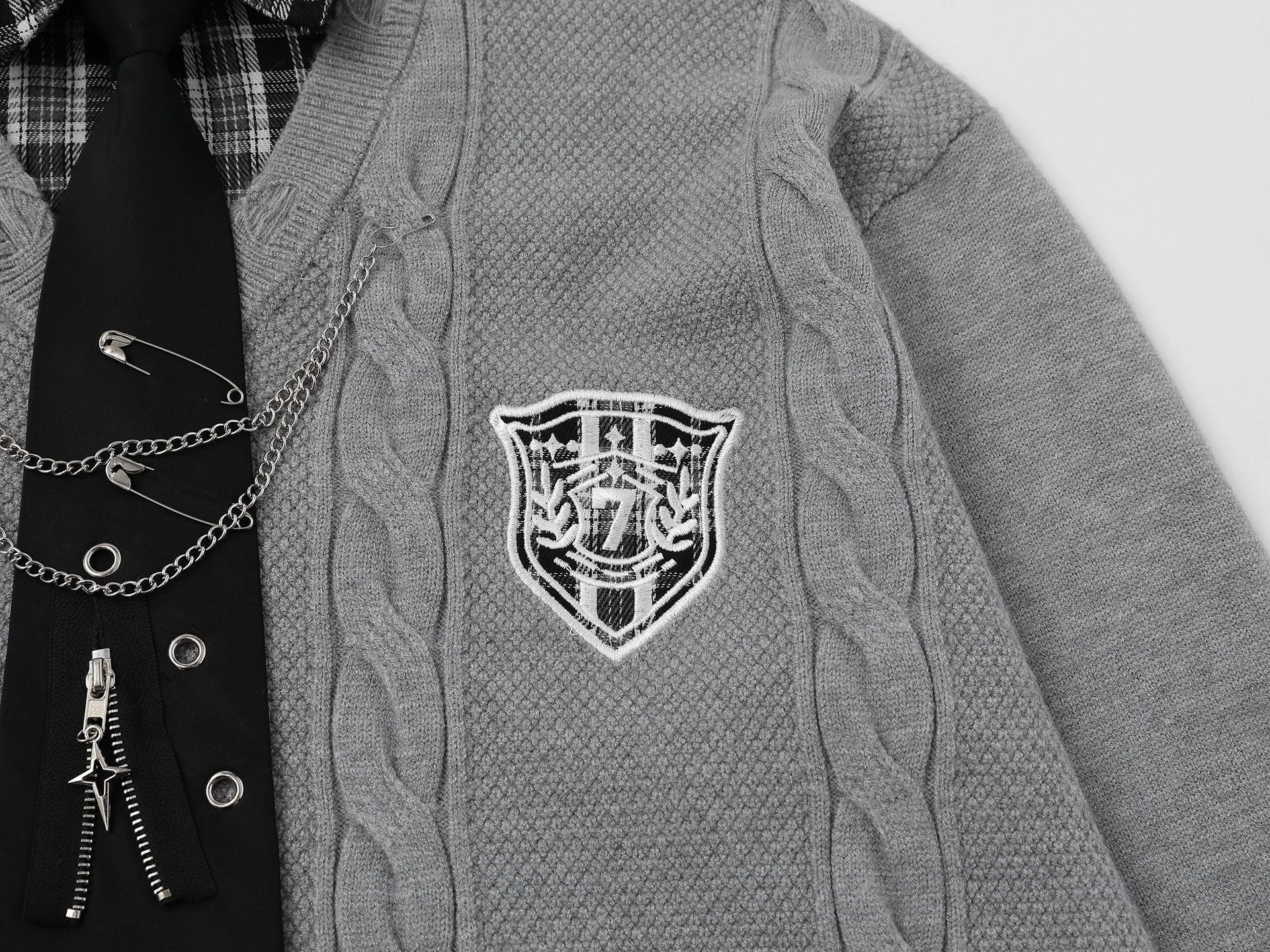 Casual College Style Metal Chain Detachable Tie Knit Sweater