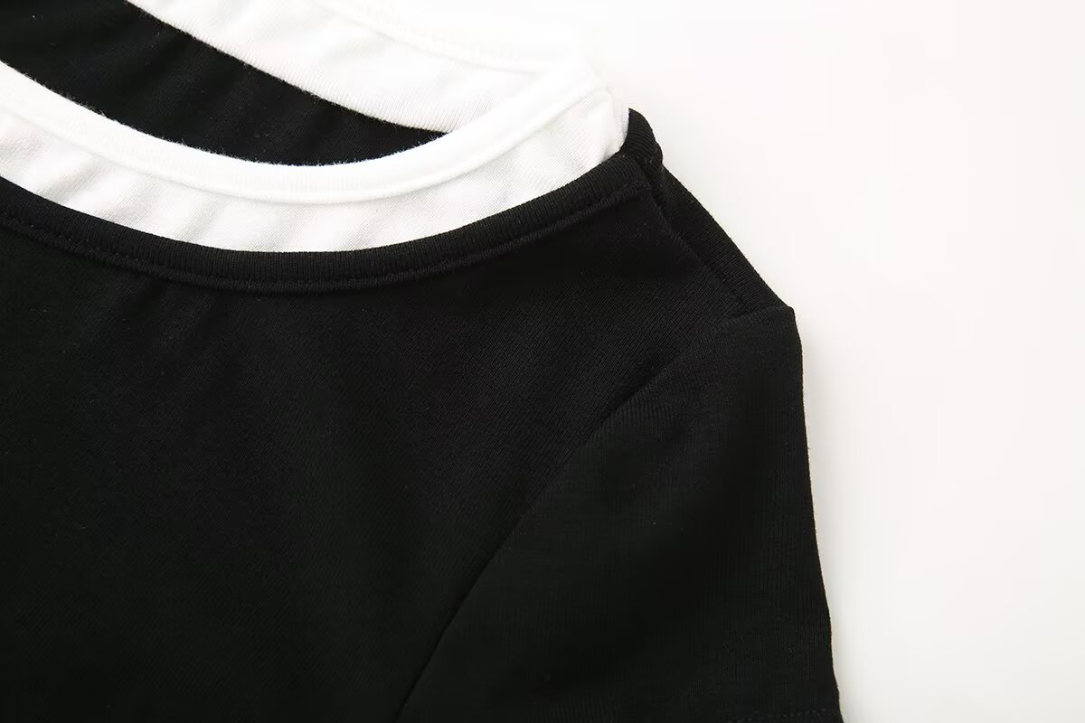 Round neck slim fit short sleeved T-shirt