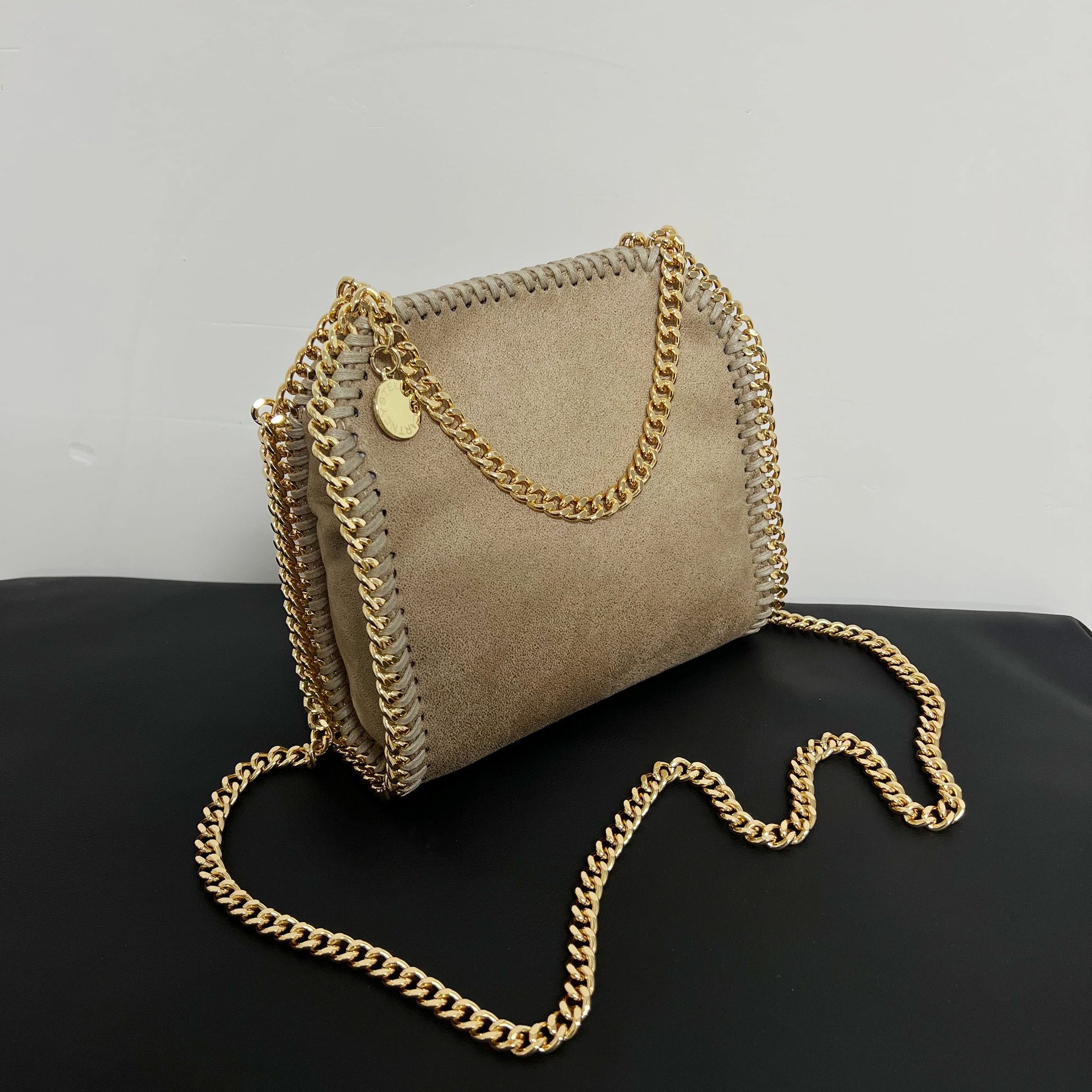 Luxury Designer Women's Chain Crossbody with Quilted Purses and Shoulder Strap Female Ladies Hand Bags