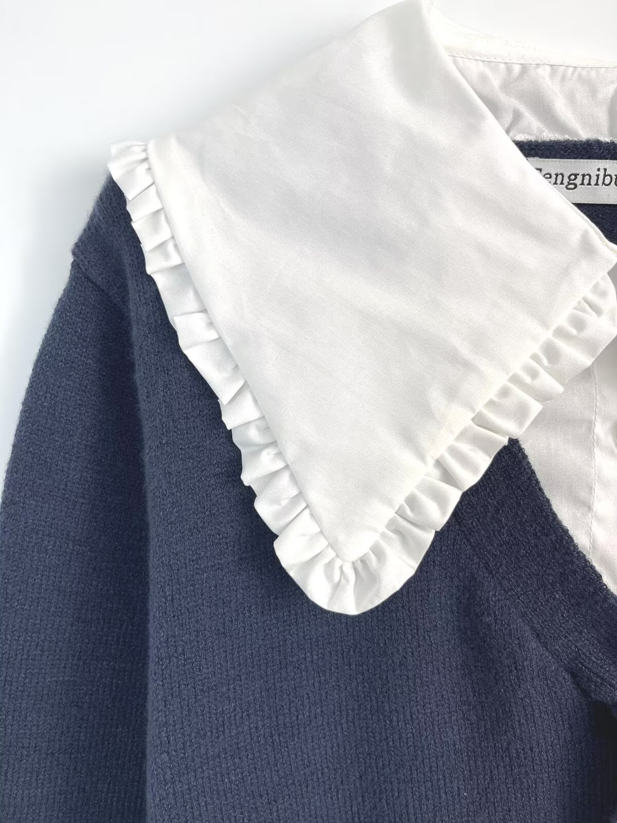 Two-Tone Pieced Neck Full-Length Sleeve Polyester Sweater