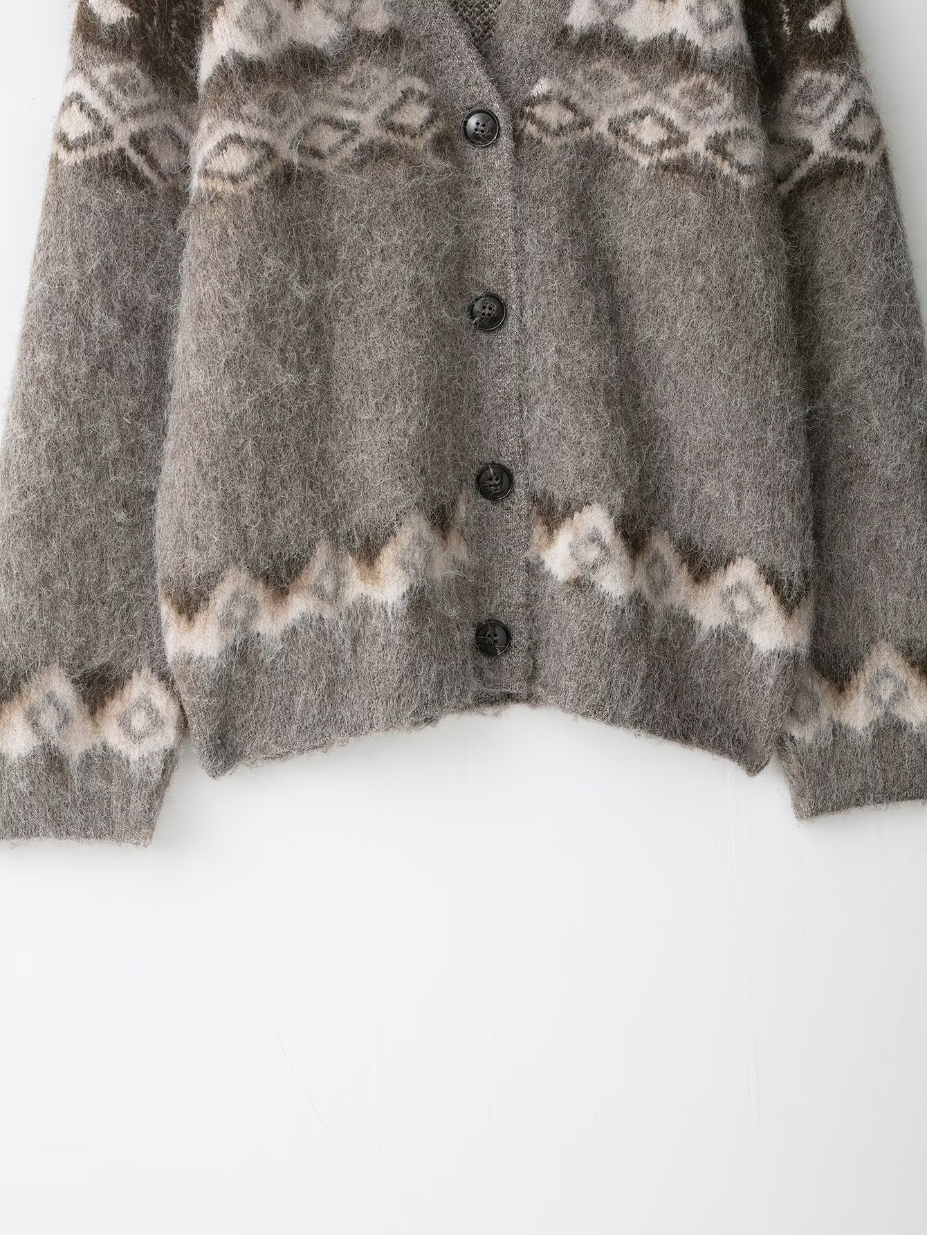 Brushing effect jacquard knitted jacket