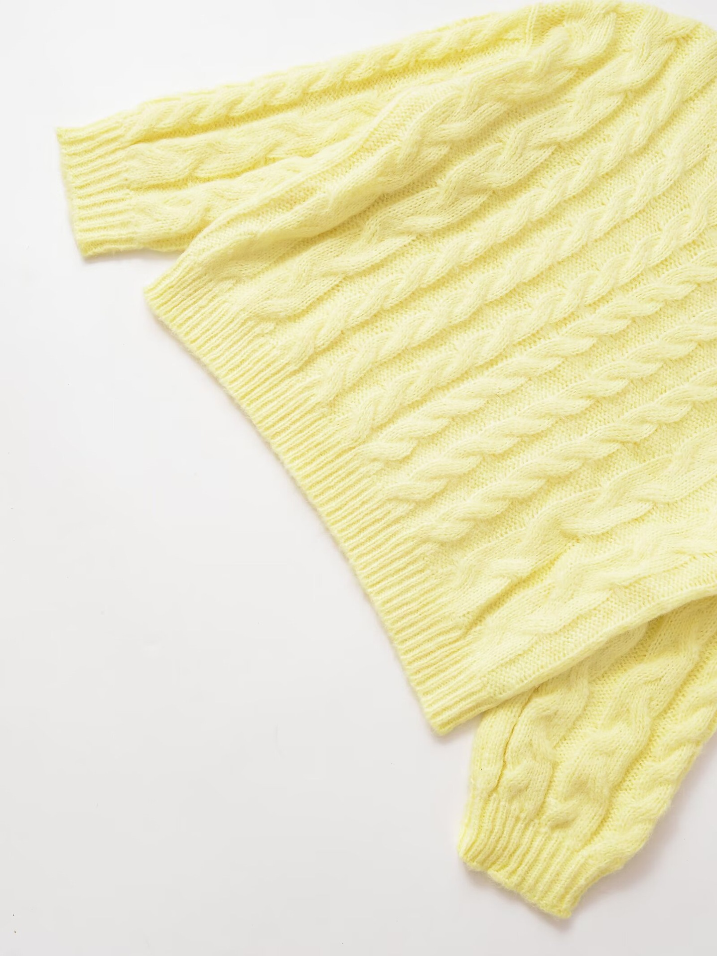 Relaxed Cable Long Sleeve Polyester Sweater