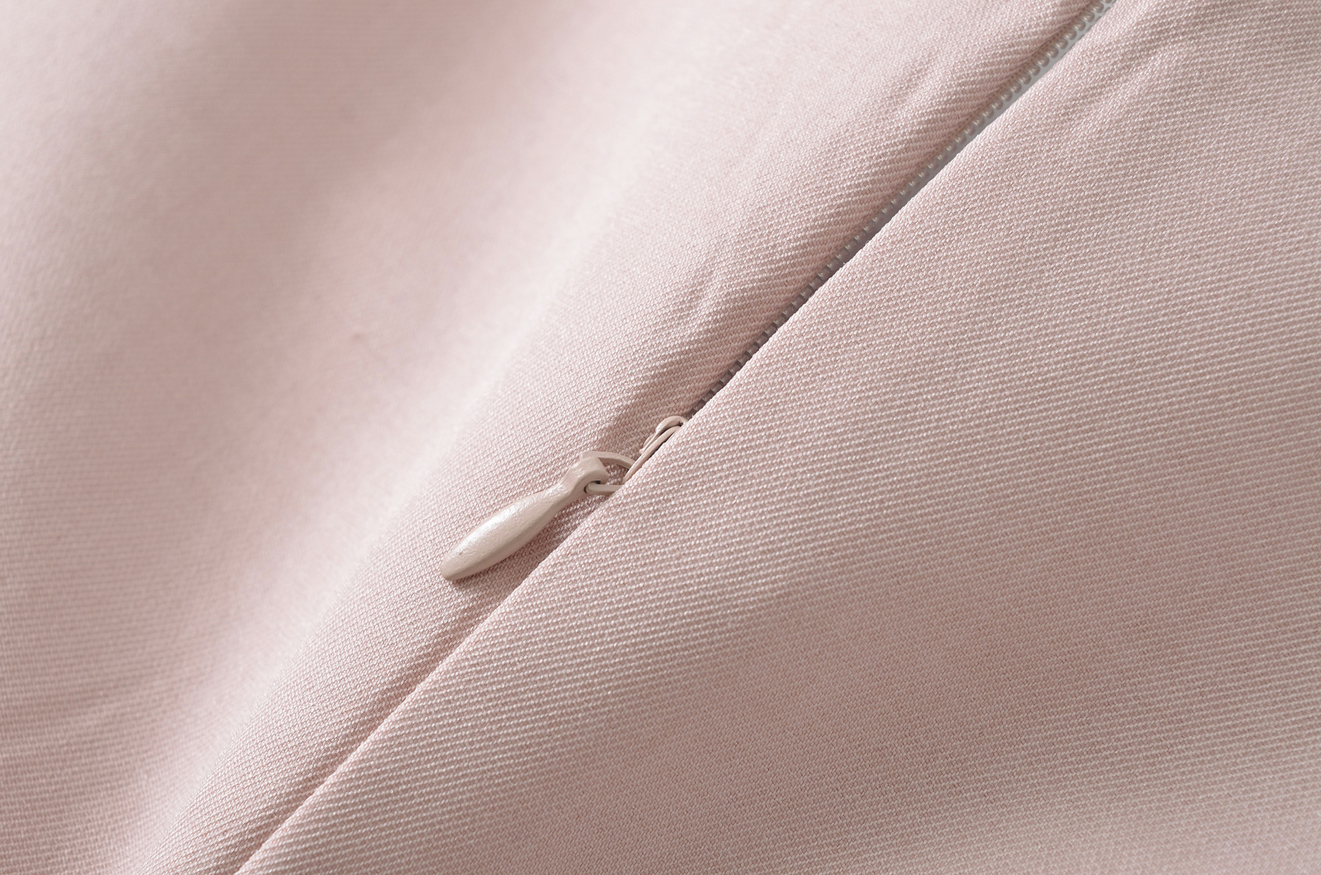 Sleeve-Free Fitted Flared Short Gown