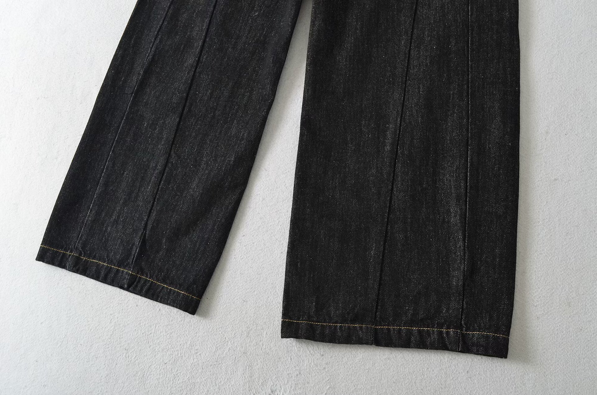 Loose Banana Bent Knife Jeans