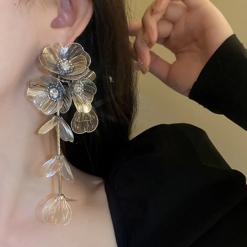 Metal Flower Pearl Earrings European And American Style Personality Fashion Stud Earrings