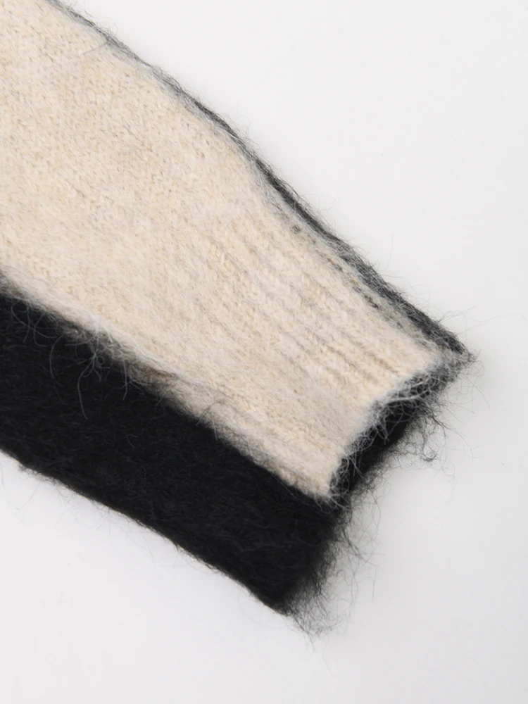 Ladies Two-Tone Knit Oversized Pullover