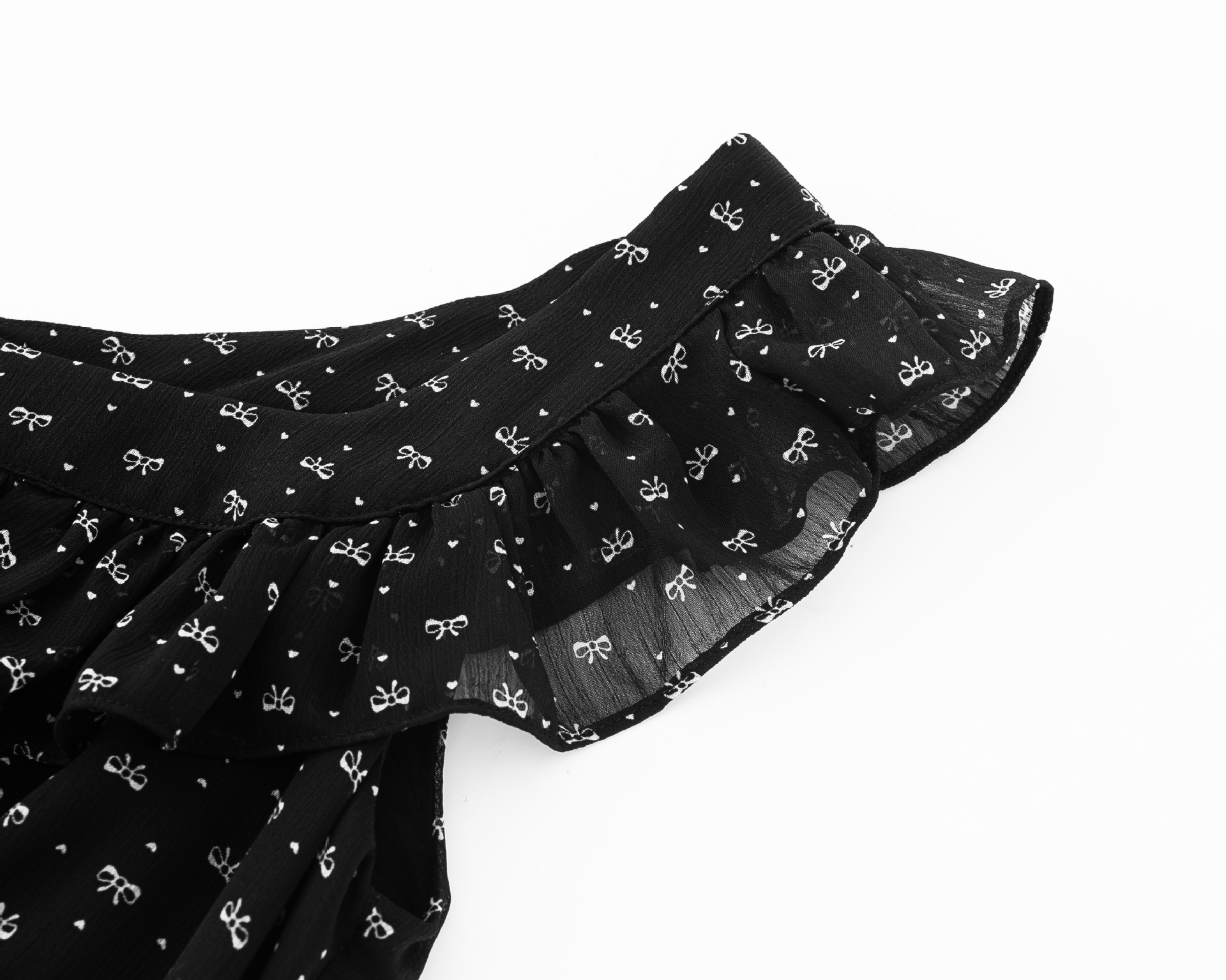 Black Base Floral Leaf Hemline Small Flutter Sleeve Waist-tightening Dress