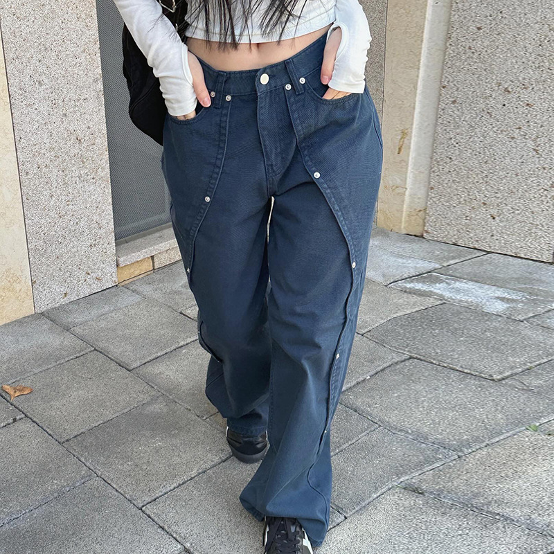 Retro rivet splicing design for split jeans