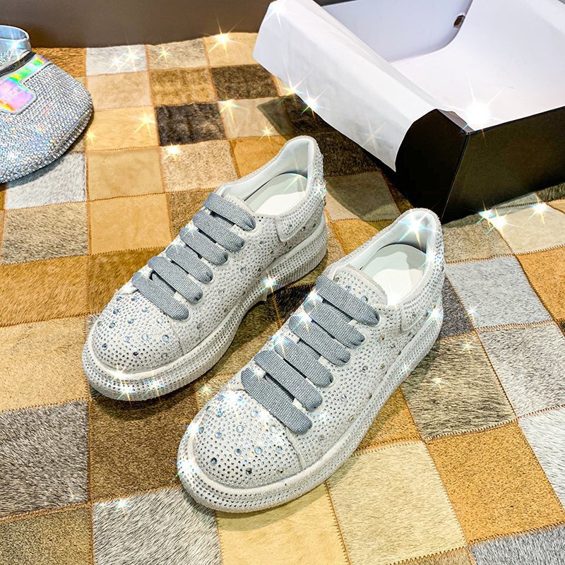 Autumn new full diamond sponge cake thick sole sports and leisure shoes, popular on the internet with leather surface women's single shoe trend