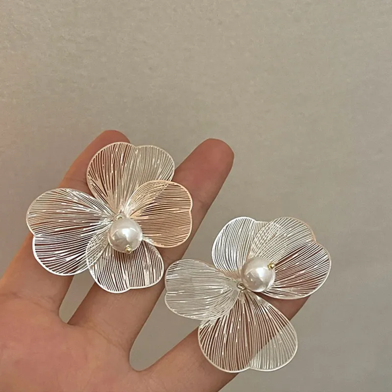 Metal Flower Pearl Earrings European And American Style Personality Fashion Stud Earrings