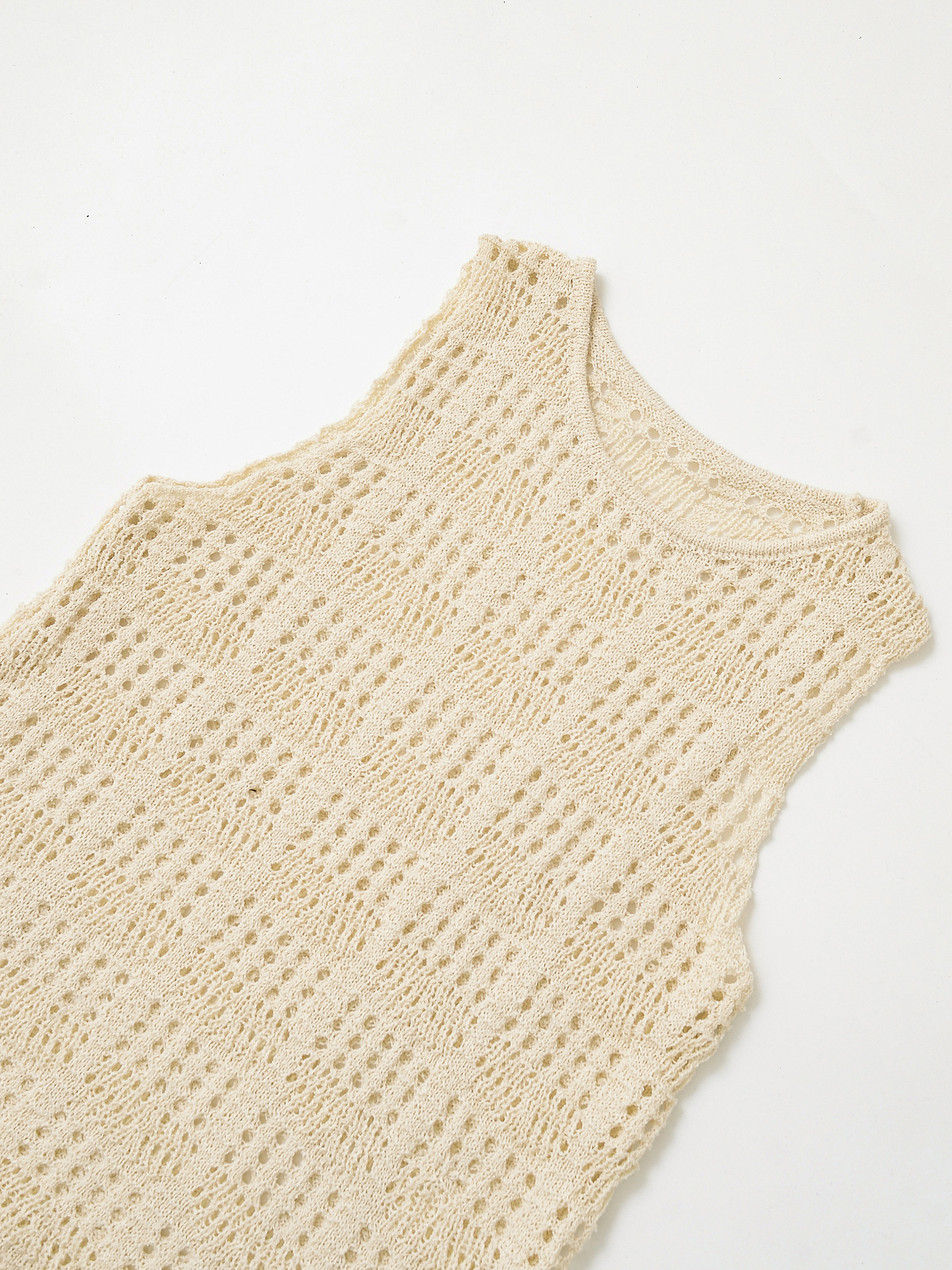 Ladies Relaxed Solid Crew Cutout Waistcoat