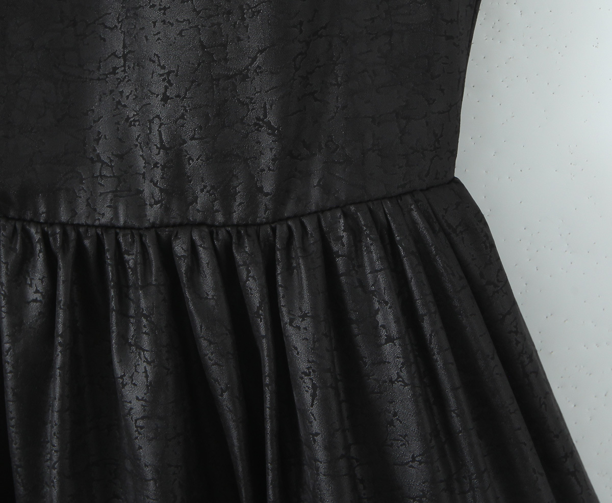 V-neck Color-blocked Design Chest-exposing Waist-cinching Figure-flattering Short Dress