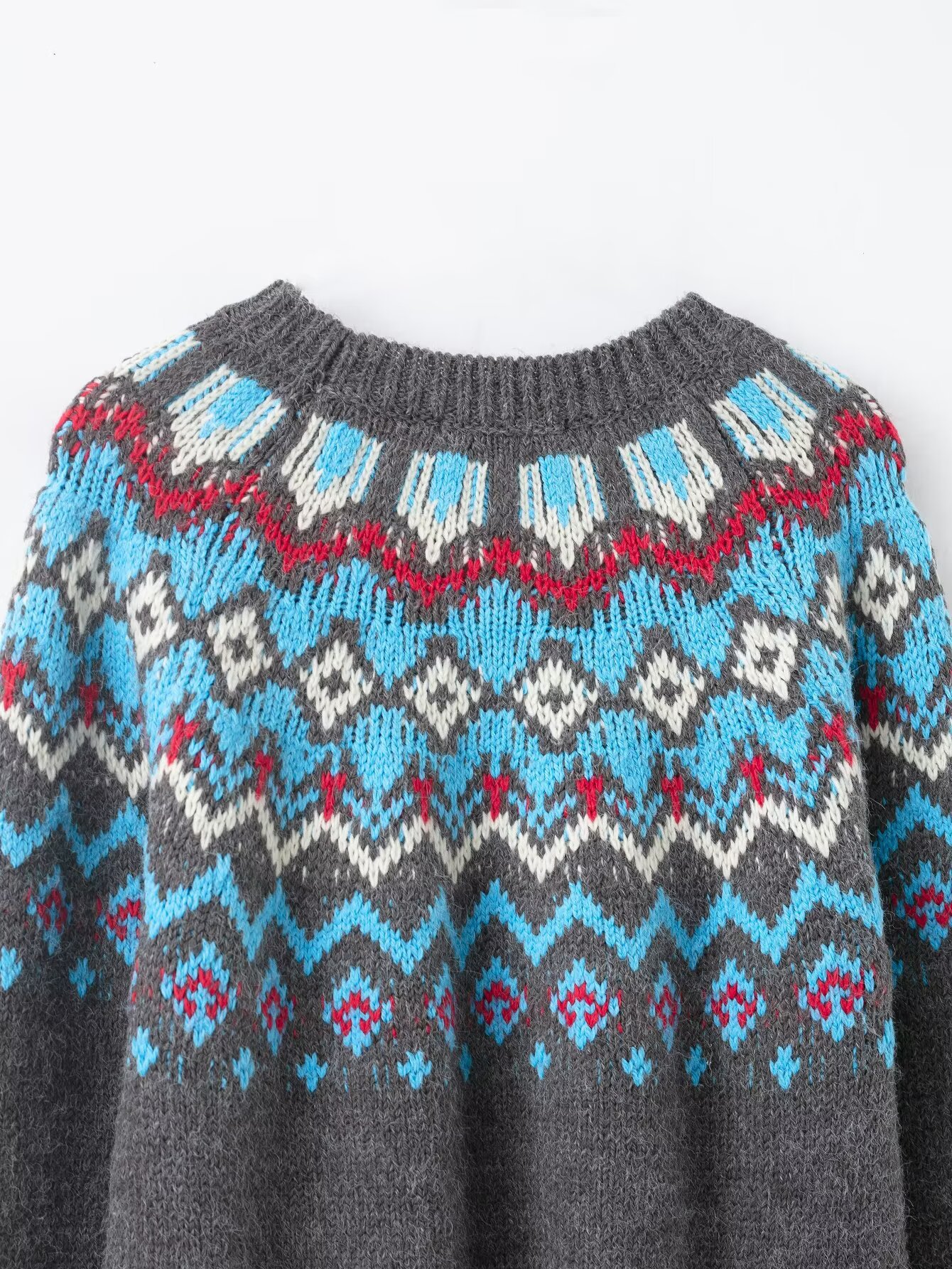 Round neck jacquard knitted sweater