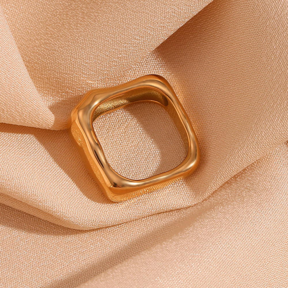 Uworld Stylish Stainless Steel Texture Ring Occident Simple 18k Gold Plated Finger for Women Jewelry bagues acier inoxidable fem