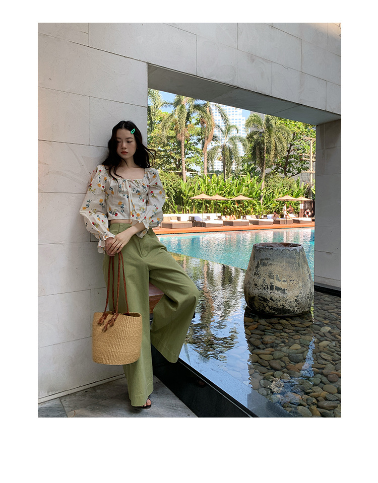 U-Neck Breezy Fragmented Blossom Body-Hugging Cropped Top