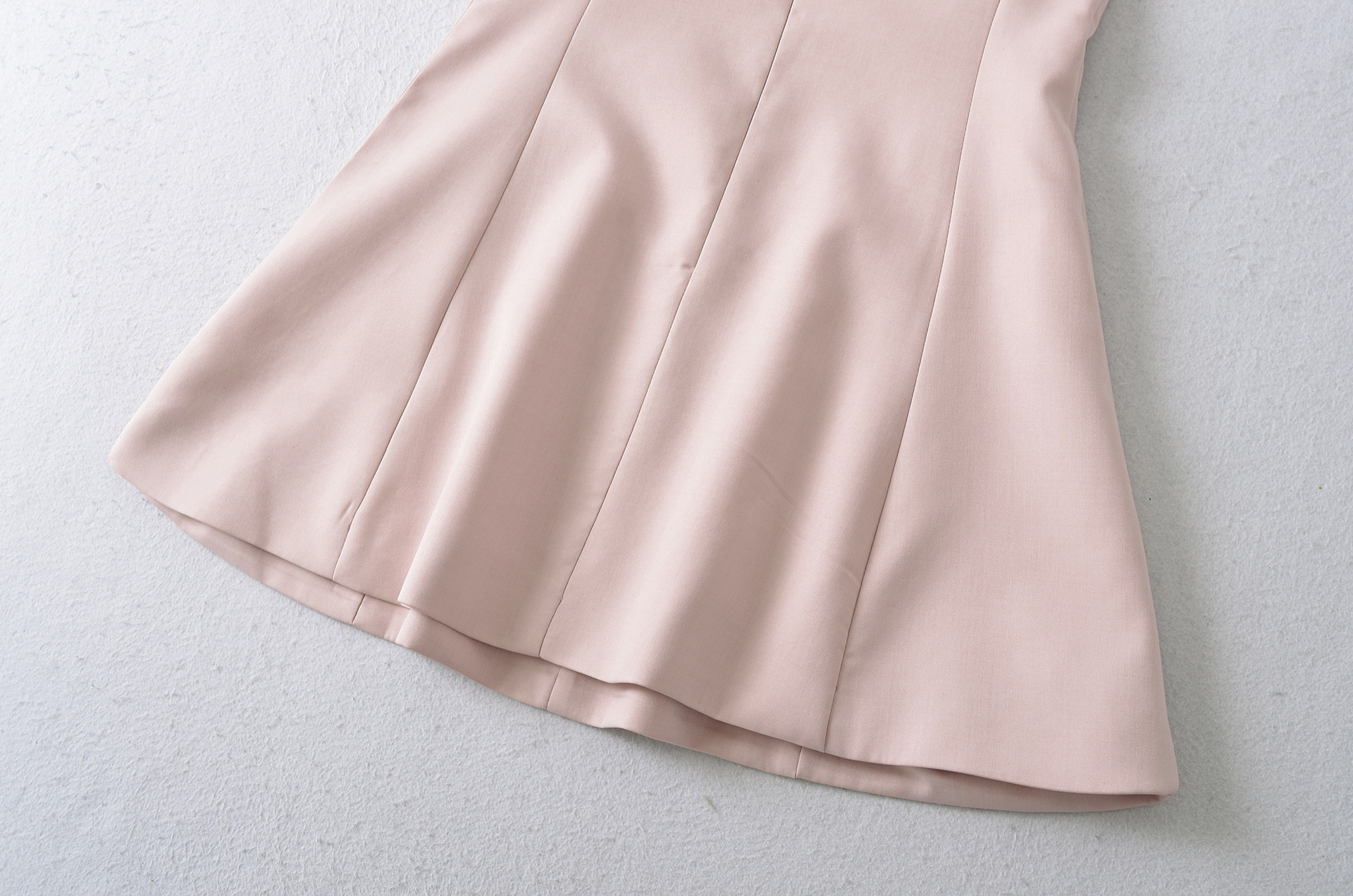 Sleeve-Free Fitted Flared Short Gown