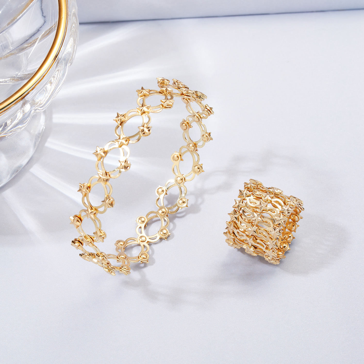 A dual-purpose stretch deformation adjustable ring bracelet of Magic Tiktok net red from stock