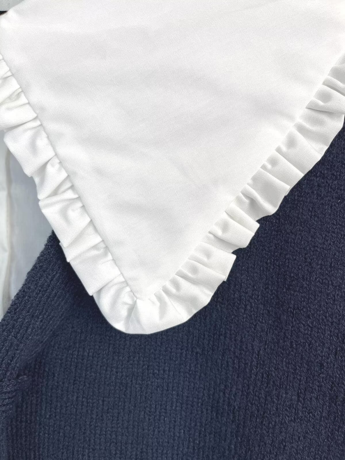Two-Tone Pieced Neck Full-Length Sleeve Polyester Sweater
