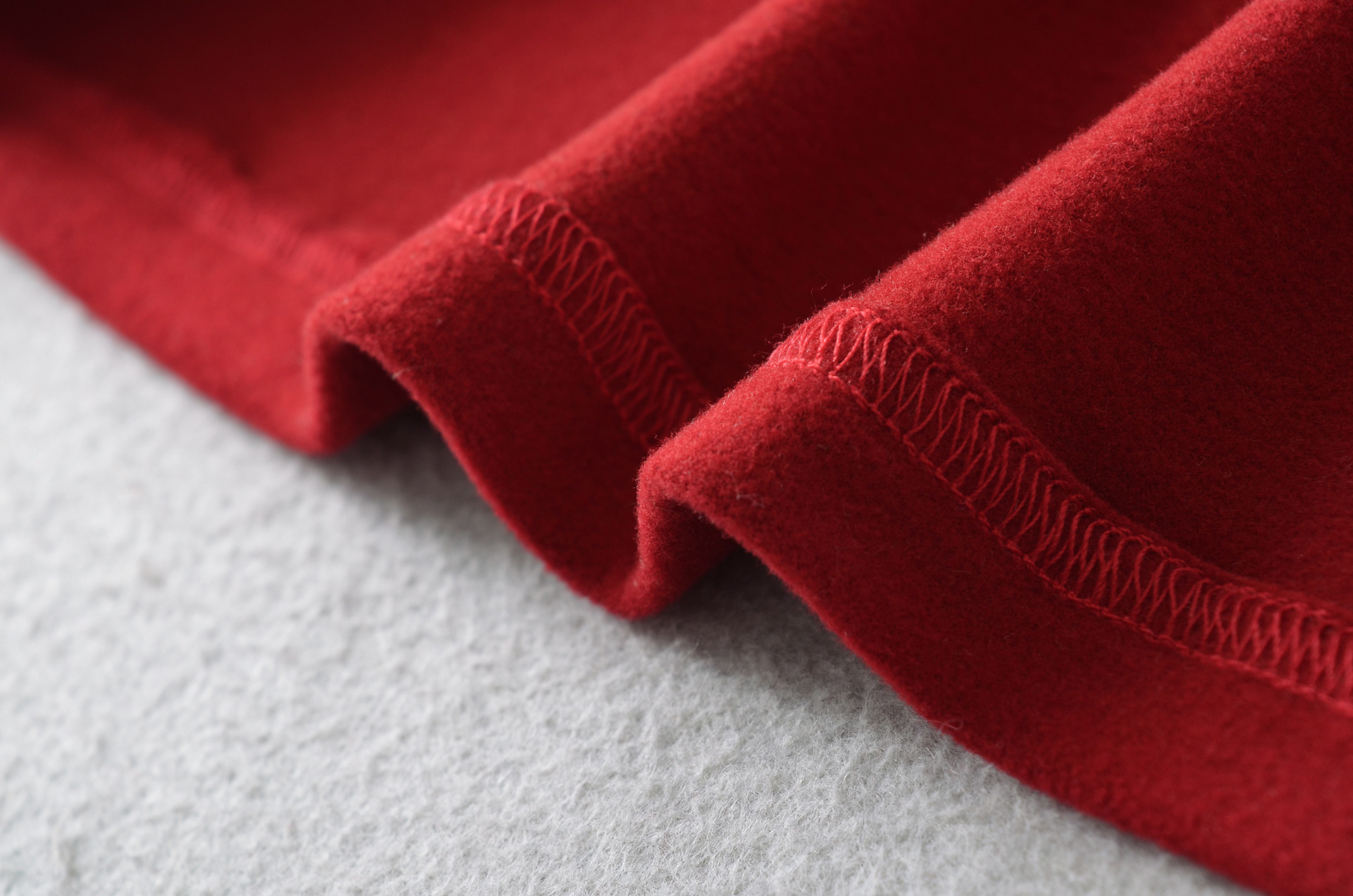Form-Fitting Polyester Pullover Hoodie