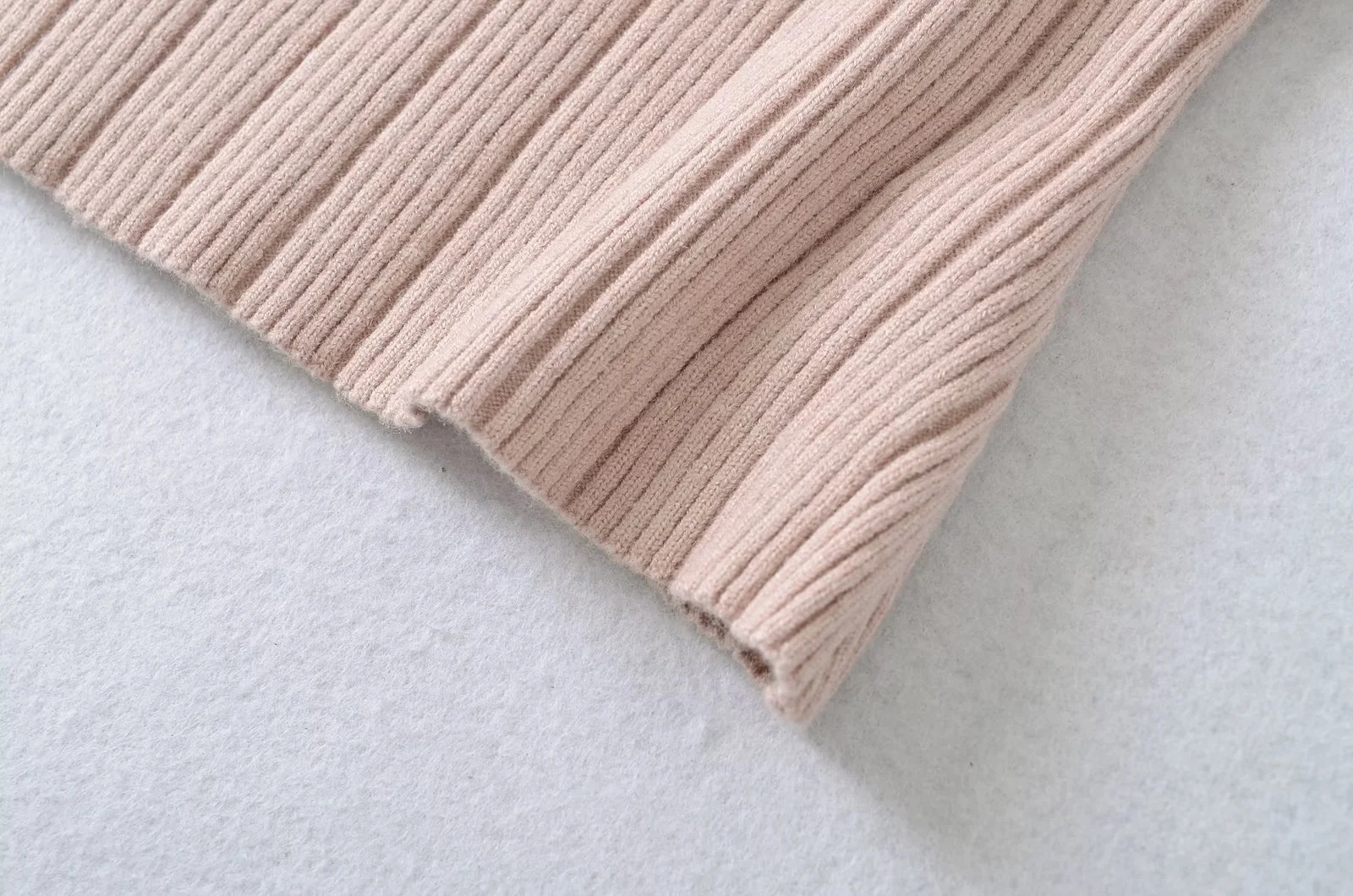 Solid Slim Fit Cropped Halter Knit Top