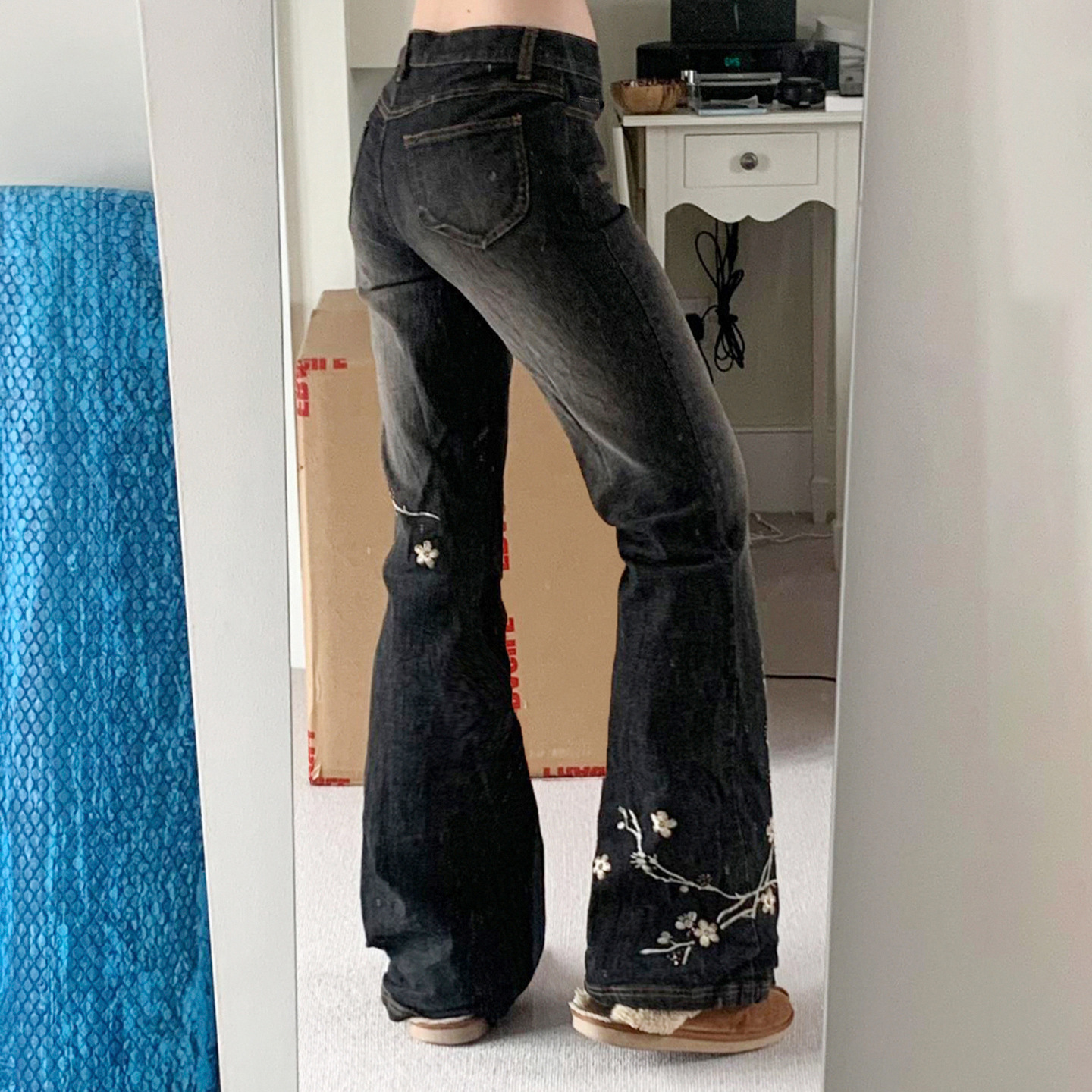 Plant flower embroidery slim fit and slimming flared jeans