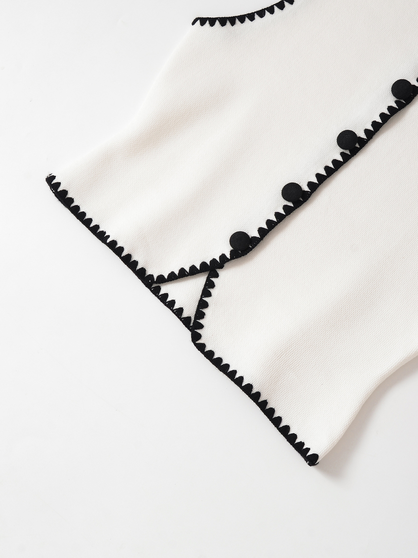 Fashion Round Neck Color Block Embroidery Knitted Vest