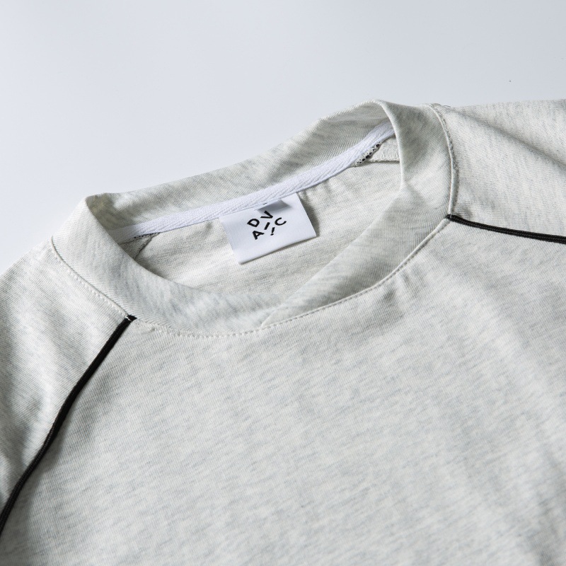 Loose shoulder length short sleeves with wrapped edge and patch pocket design