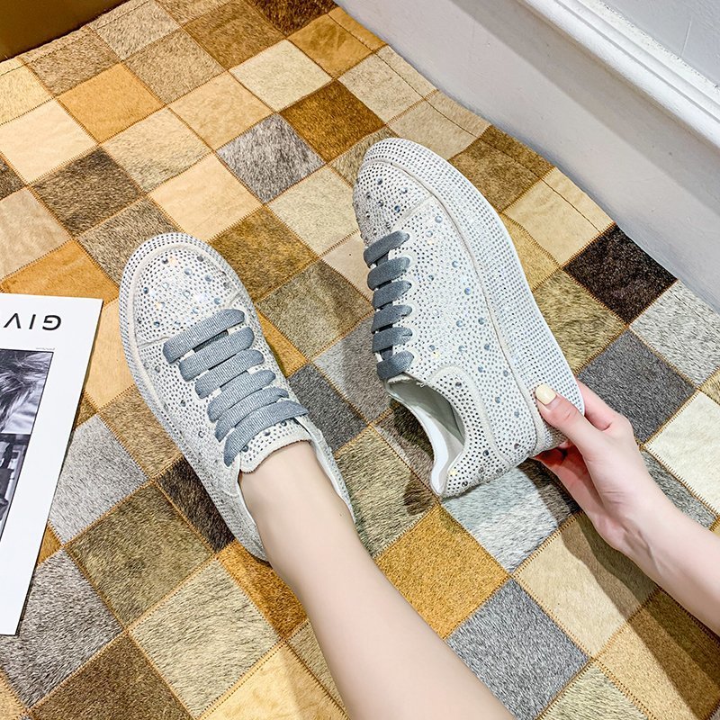 Autumn new full diamond sponge cake thick sole sports and leisure shoes, popular on the internet with leather surface women's single shoe trend