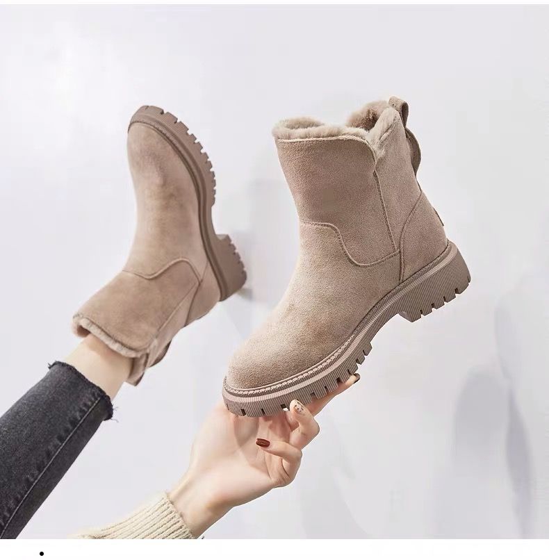 Winter women's boots with thick and warm cotton shoes and fur integrated in the middle tube and velvet