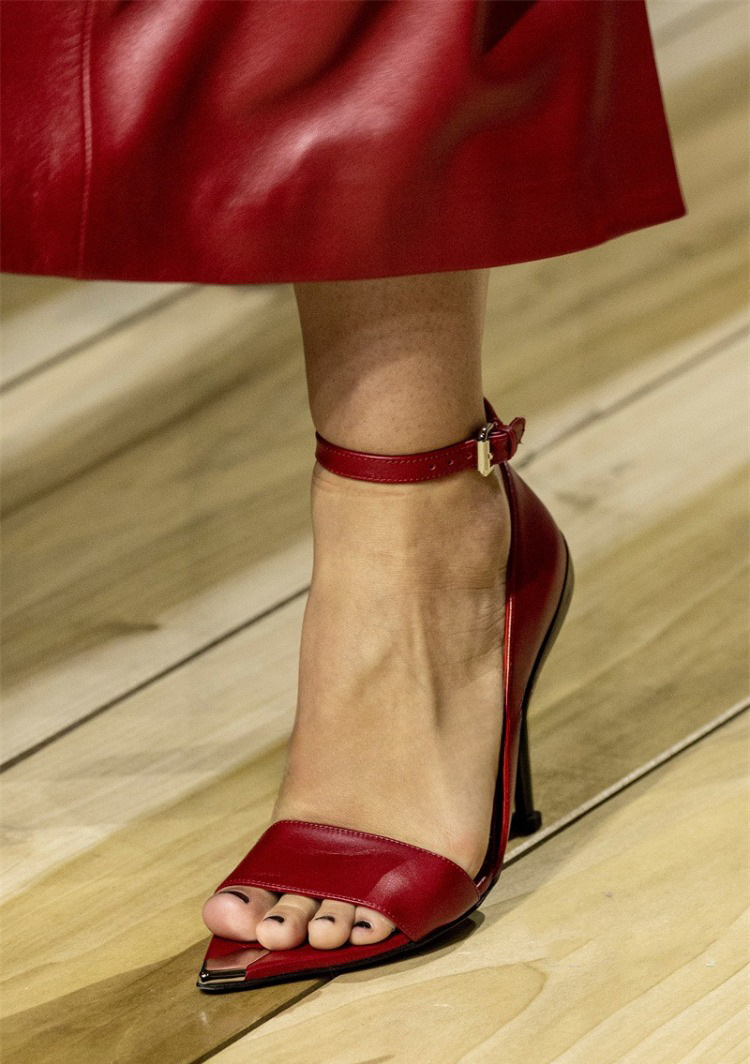 European and American hotties sexy metal pointed toe stiletto heels open toe catwalk etiquette women's shoes