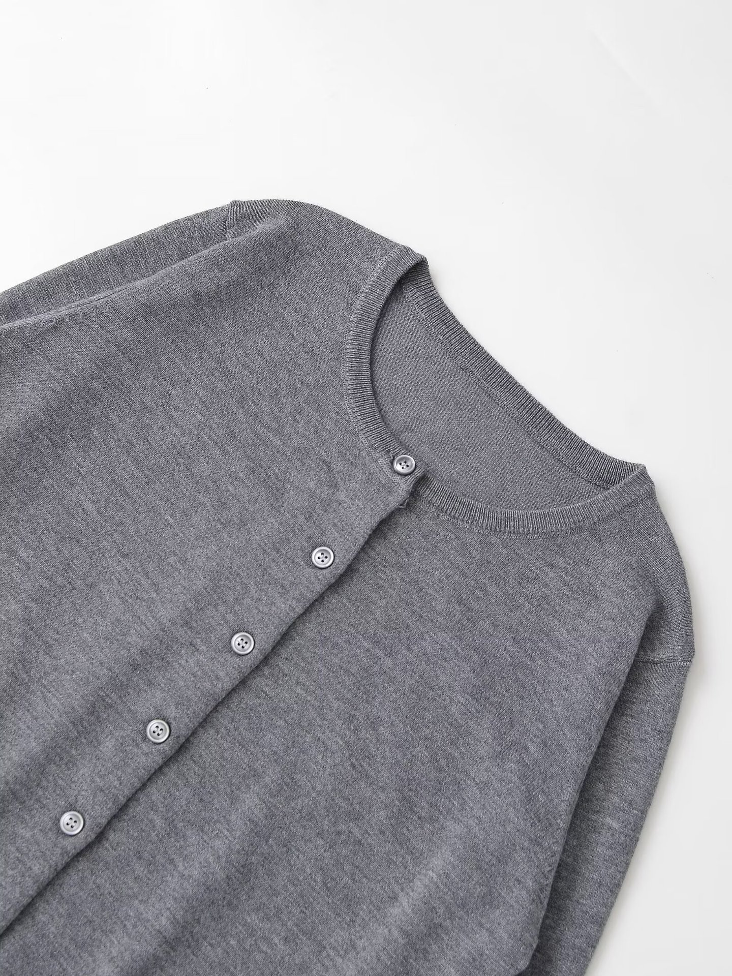 Solid color round neck flat needle jacket