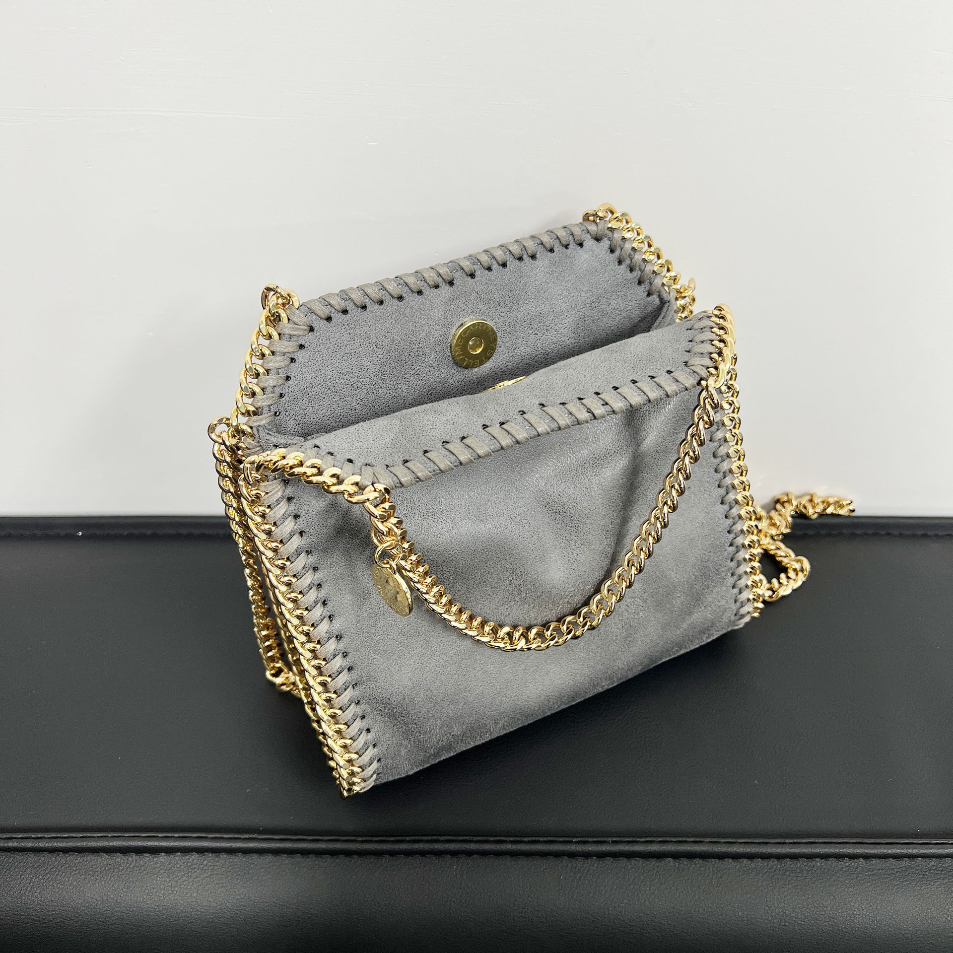 Luxury Designer Women's Chain Crossbody with Quilted Purses and Shoulder Strap Female Ladies Hand Bags