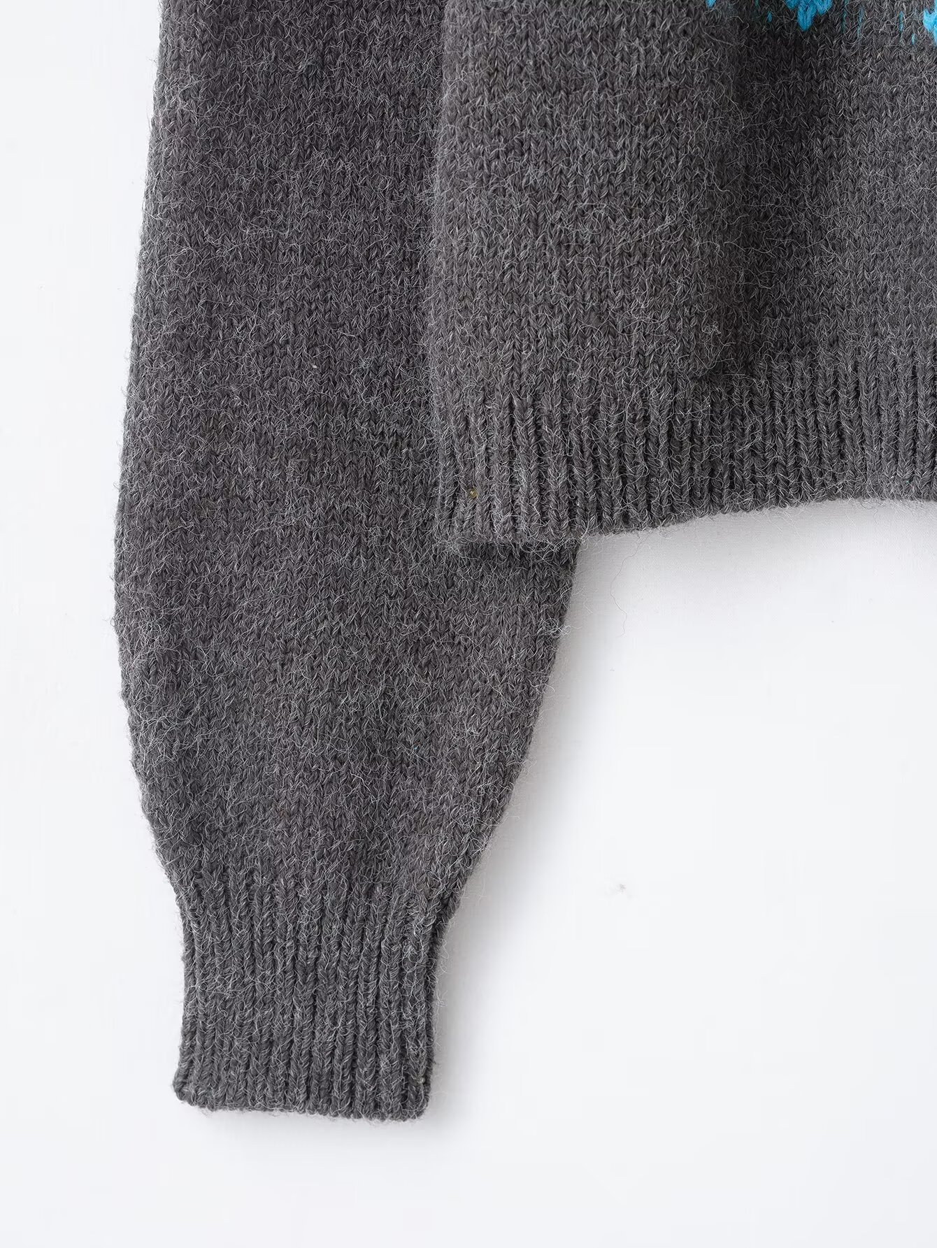 Round neck jacquard knitted sweater
