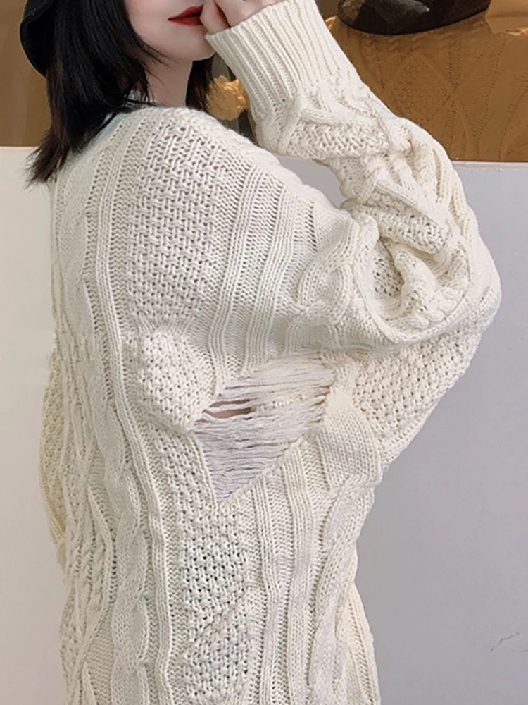 Cream O-Neck Sweater Hollow Bow Gem Link