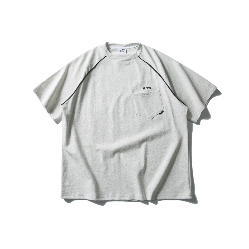 Loose shoulder length short sleeves with wrapped edge and patch pocket design