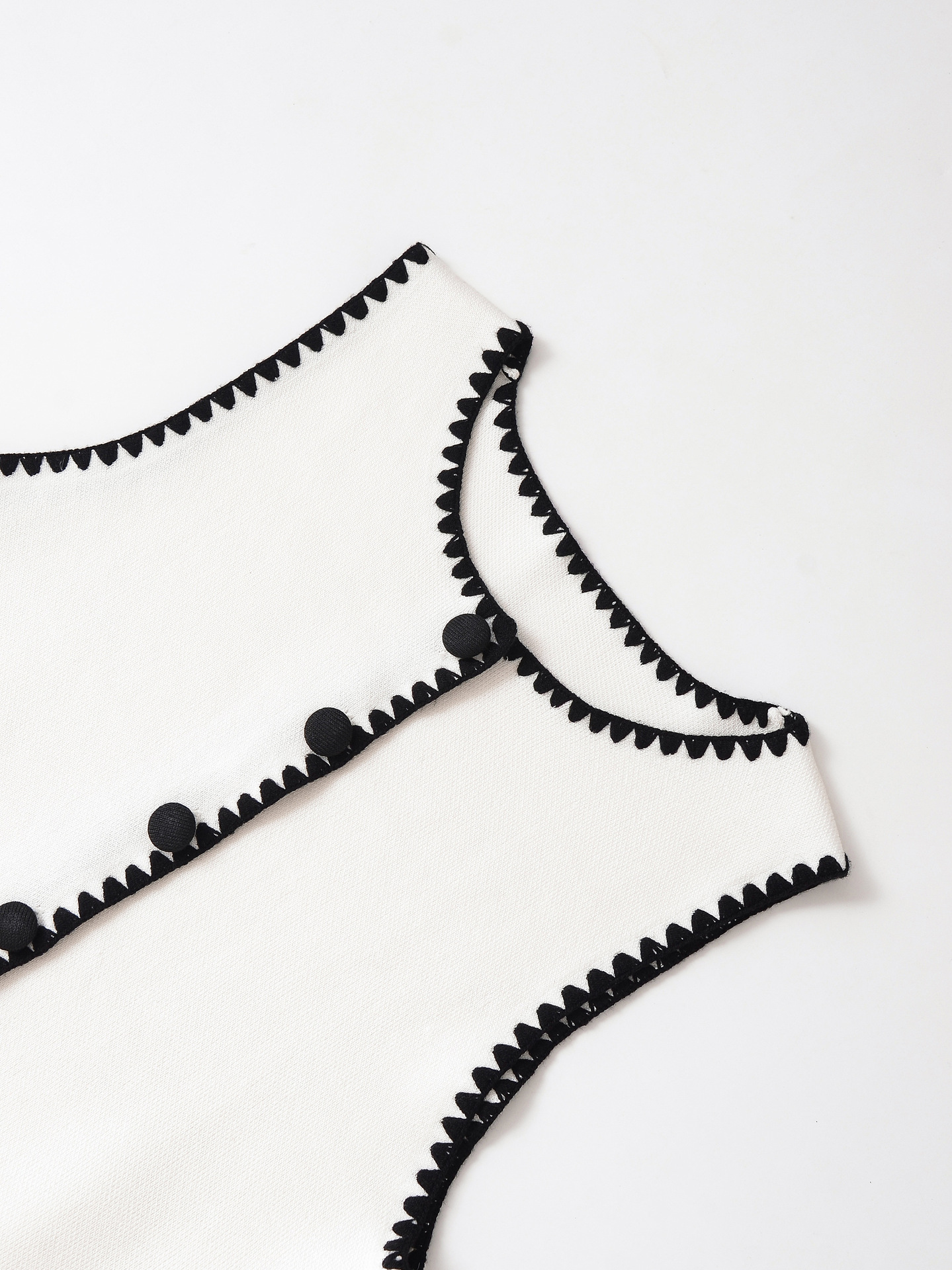 Fashion Round Neck Color Block Embroidery Knitted Vest