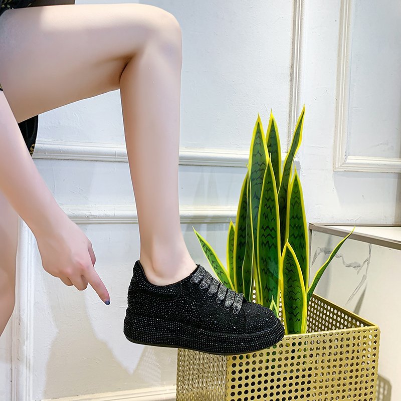 Autumn new full diamond sponge cake thick sole sports and leisure shoes, popular on the internet with leather surface women's single shoe trend
