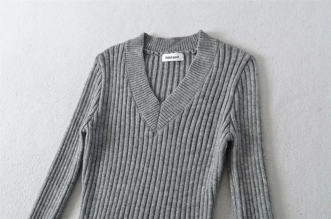 Plain Ladies Deep V Body-Hugging Knitted Sweater