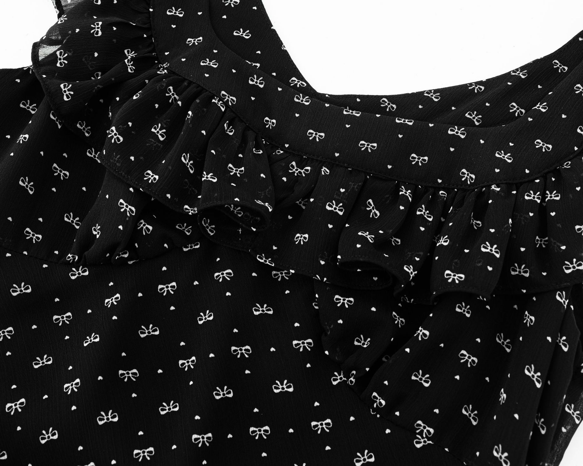 Black Base Floral Leaf Hemline Small Flutter Sleeve Waist-tightening Dress
