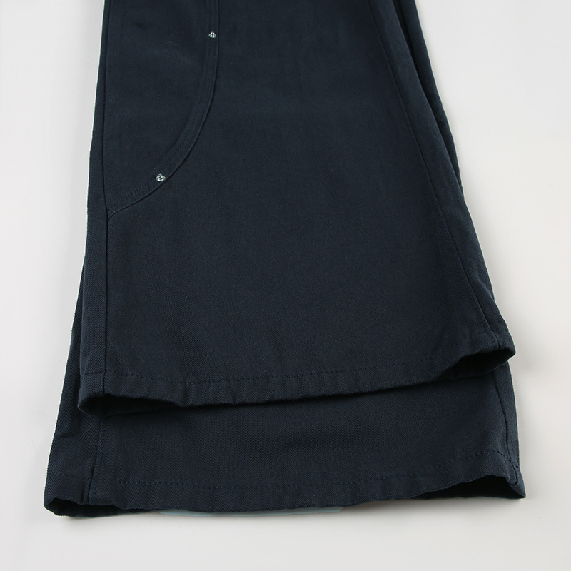Retro rivet splicing design for split jeans