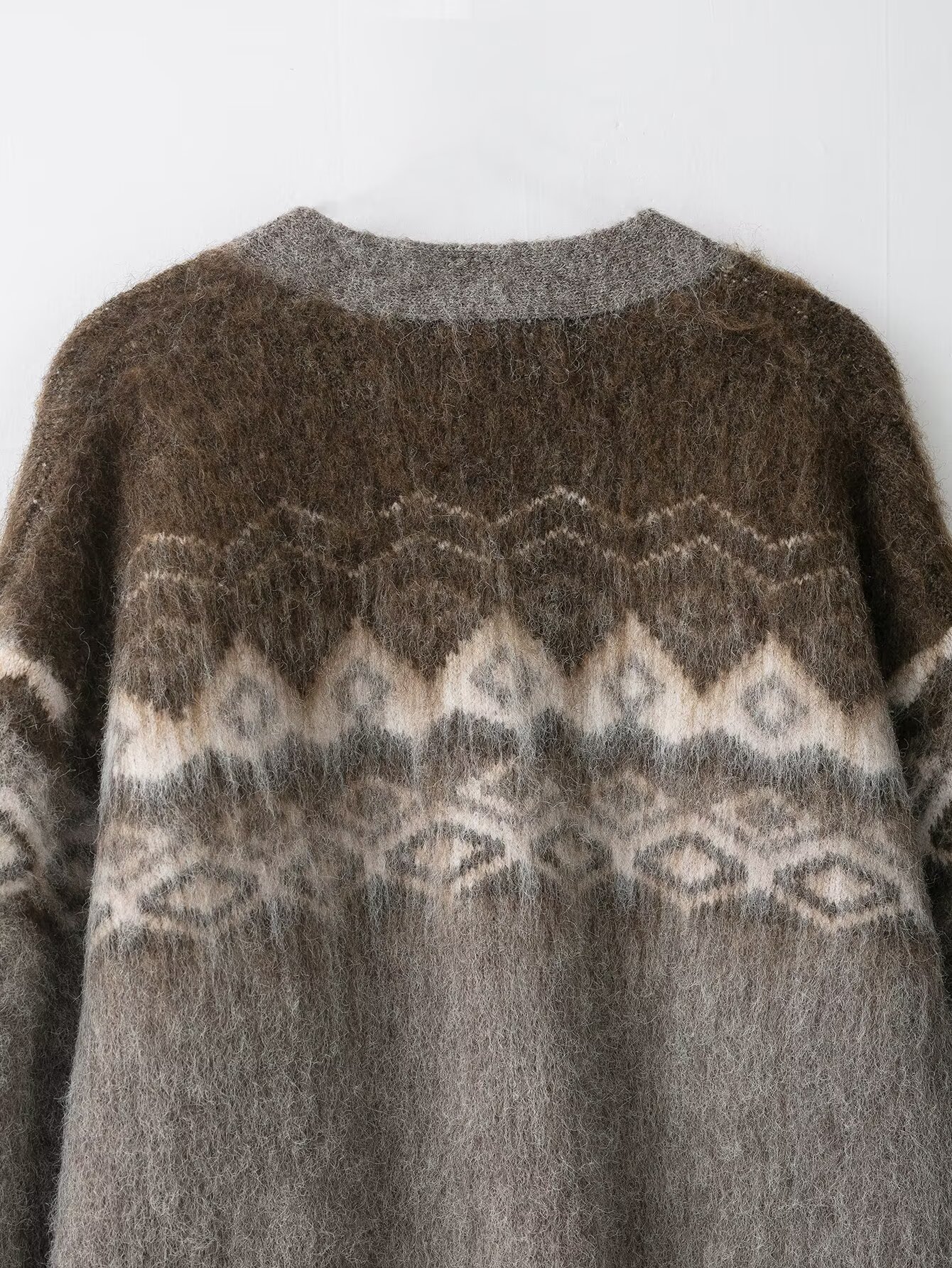 Brushing effect jacquard knitted jacket